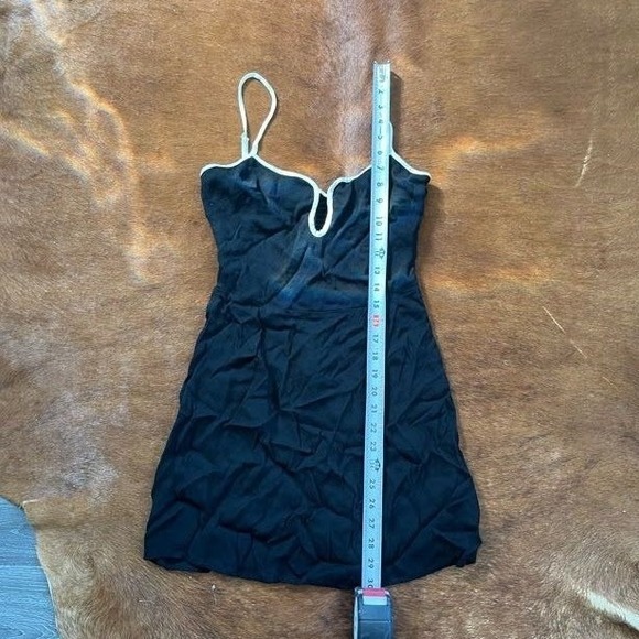 Reformation Black & White Contrast Mini Dress - Size 4 - Picture 5 of 8